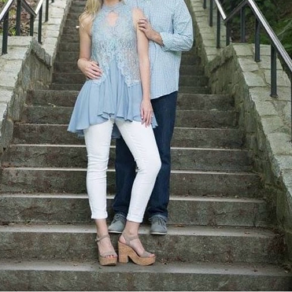 Beautiful flowy blouse. - Picture 1 of 4